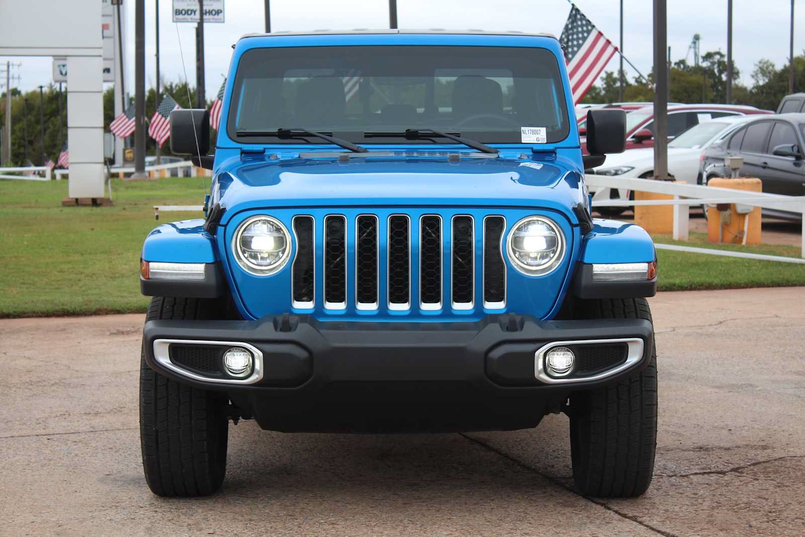 Used 2022 Jeep Gladiator Overland w/ Popular Equipment Package AWD/4WD image 3