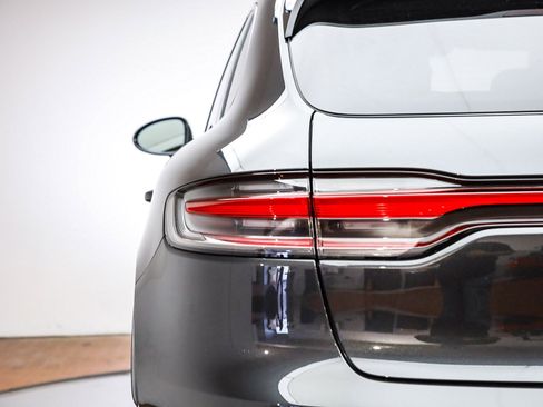 Used 2025 Porsche Macan image 8