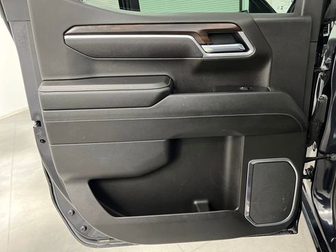 Used 2025 GMC Sierra 1500 SLT image 17