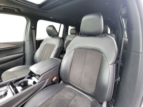 Used 2023 Jeep Grand Cherokee L Laredo AWD/4WD image 14