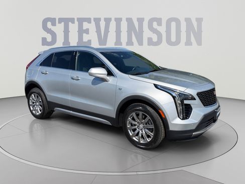 Used 2020 Cadillac XT4 Premium Luxury w/ Cold Weather Package AWD/4WD image 7