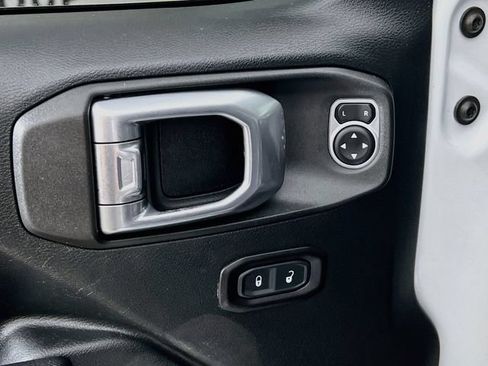 Used 2018 Jeep Wrangler Unlimited Rubicon AWD/4WD image 9