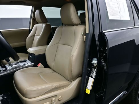 Used 2024 Toyota 4Runner Limited image 12