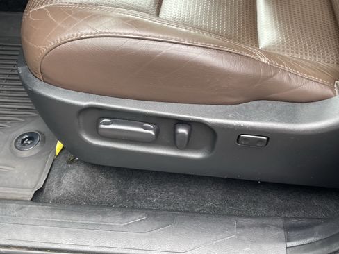 Certified 2022 Toyota Tacoma Limited AWD/4WD image 19