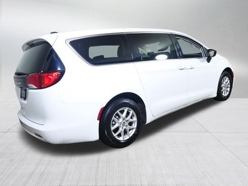 Used 2024 Chrysler Voyager LX FWD image 7