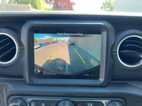 Certified 2023 Jeep Wrangler Unlimited Sahara w/ Cold Weather Group AWD/4WD image 17