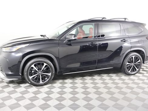 Used 2021 Toyota Highlander XSE image 9