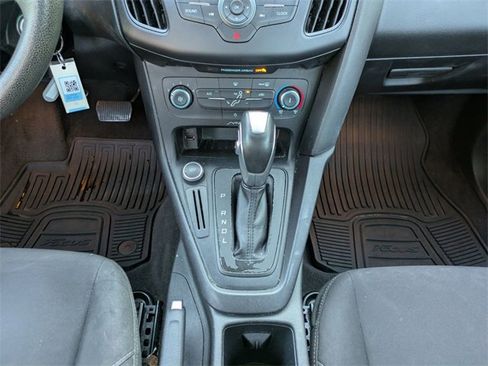 Used 2016 Ford Focus SE w/ Reverse Sensing Package image 19