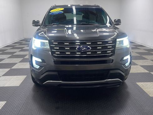 Used 2017 Ford Explorer XLT AWD/4WD image 25