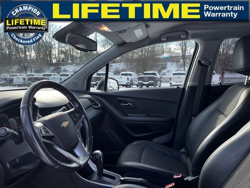 Certified 2022 Chevrolet Trax LT w/ Redline Edition image 15