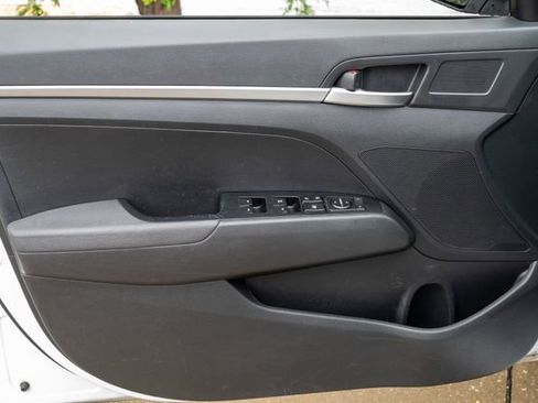 Used 2020 Hyundai Elantra SE w/ Cargo Package (C1) FWD image 8