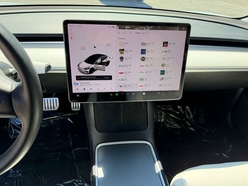 Used 2021 Tesla Model 3 Performance image 20