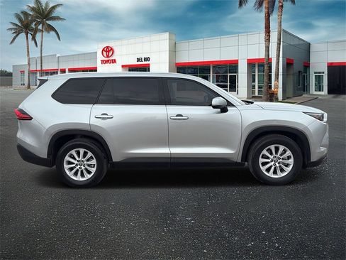 Used 2024 Toyota Grand Highlander XLE image 2