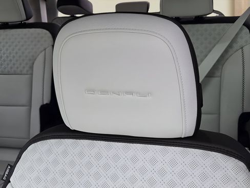 New 2026 GMC Acadia Denali w/ Super Cruise Package FWD image 17