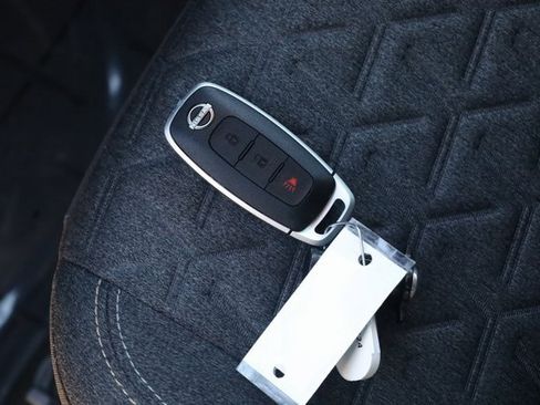 Used 2025 Nissan Kicks SV image 28