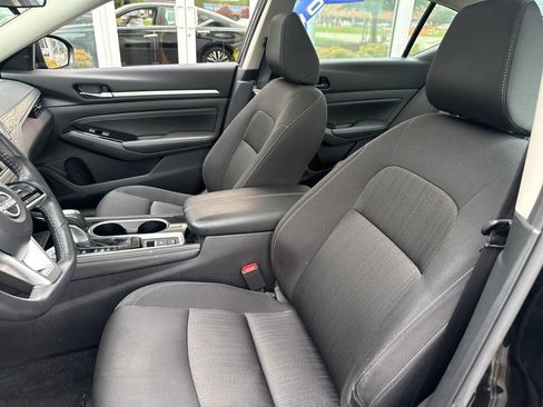 Used 2023 Nissan Altima 2.5 SV w/ SV Premium Package FWD image 9