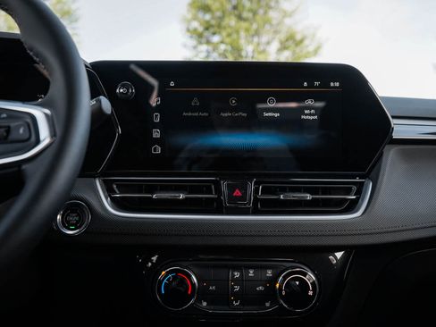 New 2026 Chevrolet TrailBlazer LT w/ LT Cold Weather Package FWD image 22