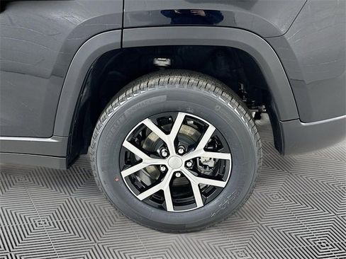 New 2025 Jeep Grand Cherokee Limited w/ Luxury Tech Group II image 16