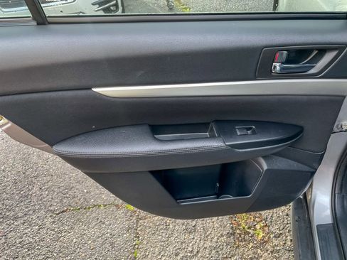 Used 2010 Subaru Outback 2.5i Premium image 31