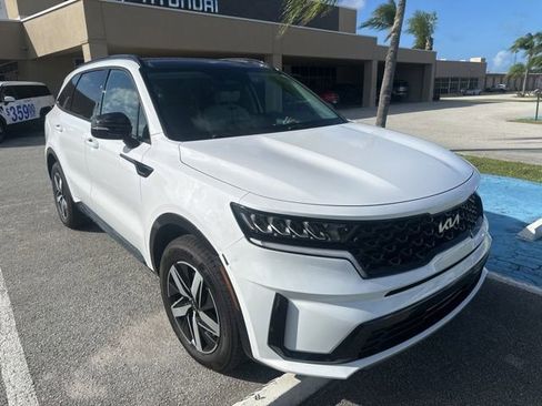 Used 2023 Kia Sorento S w/ Panoramic Sunroof Package FWD image 3
