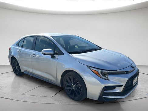 Used 2026 Toyota Corolla SE w/ SE Package FWD image 2