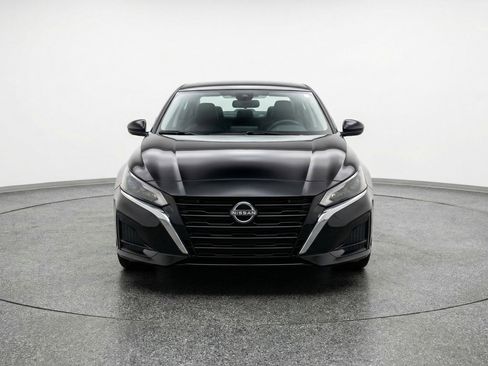 Used 2025 Nissan Altima 2.5 SV image 2