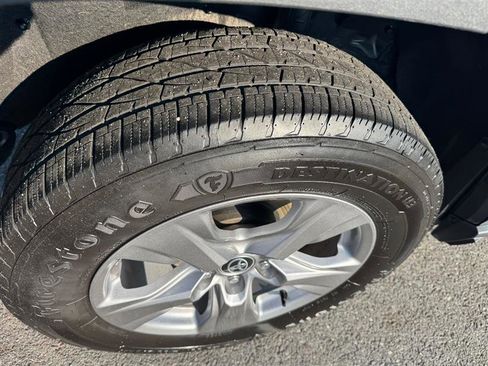 Used 2022 Toyota RAV4 XLE image 28