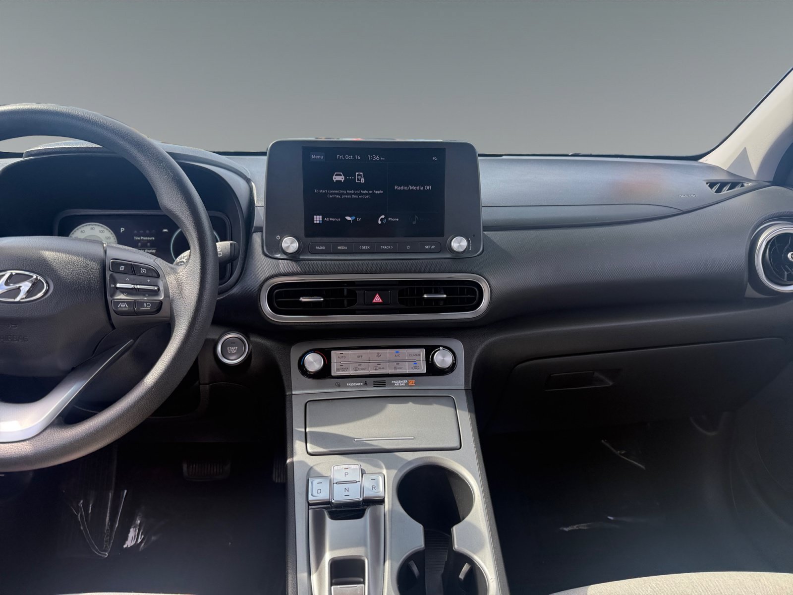 Used 2023 Hyundai Kona SE w/ Cargo Package FWD image 11