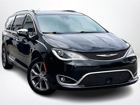 Used 2019 Chrysler Pacifica Limited w/ Tire & Wheel Group image 3