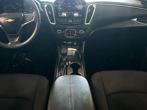 Used 2021 Chevrolet Malibu LT FWD image 4