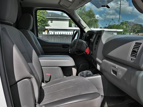 Used 2021 Nissan NV 2500 SV RWD image 12