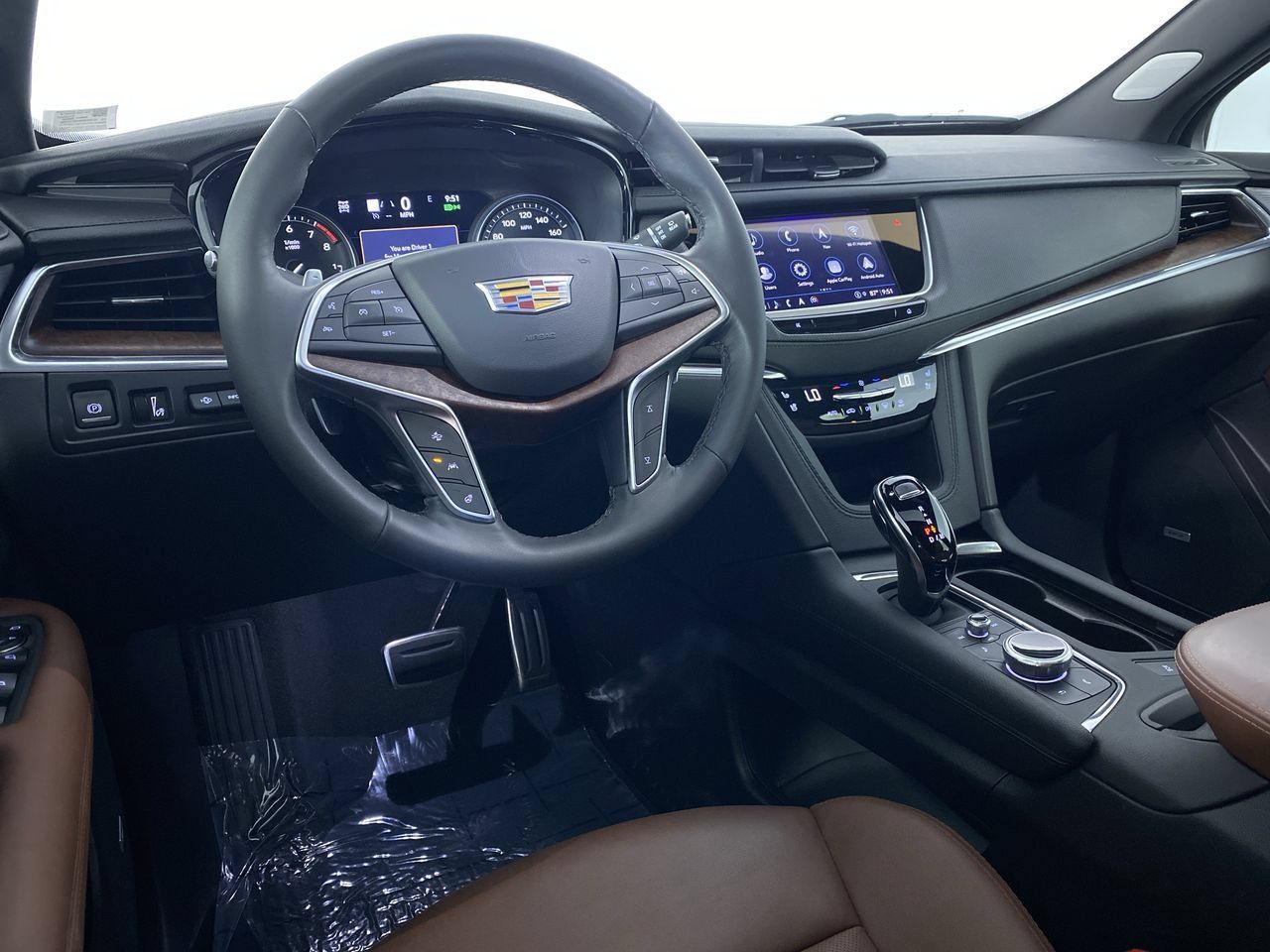 Used 2024 Cadillac XT5 Sportv w/ Technology Package AWD/4WD image 2