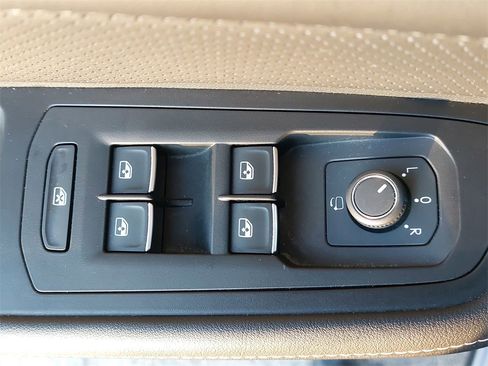 Certified 2024 Volkswagen Atlas SEL Premium R-Line image 24