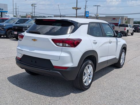 Used 2023 Chevrolet TrailBlazer LS FWD image 3