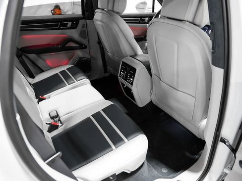 Used 2023 Porsche Cayenne GTS image 33