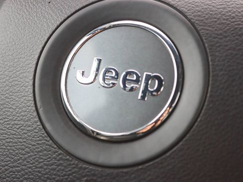 Used 2022 Jeep Grand Cherokee Laredo X image 26