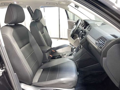 Used 2020 Volkswagen Tiguan SE w/ Panoramic Sunroof Package AWD/4WD image 14