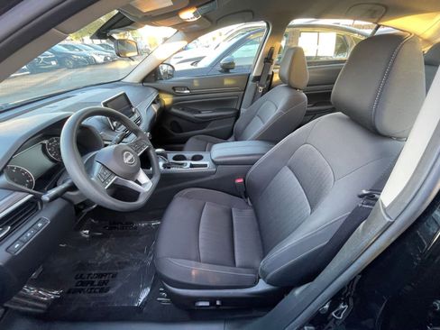 Used 2025 Nissan Altima 2.5 SV image 28