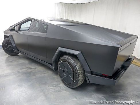 Used 2024 Tesla Cybertruck AWD Crew Cab image 8