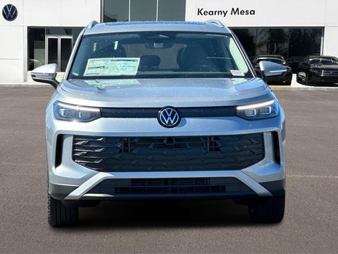 New 2025 Volkswagen Tiguan SE image 9