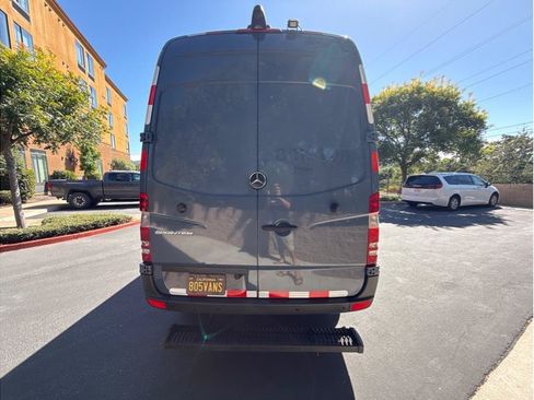 Used 2018 Mercedes-Benz Sprinter 2500 image 8
