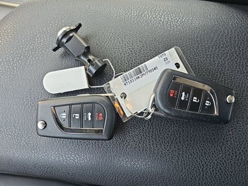 Used 2023 Toyota Camry SE FWD image 8