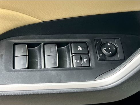 Used 2023 Toyota RAV4 XLE Premium image 16