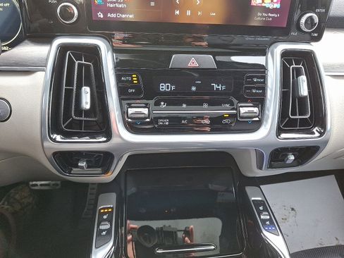 Used 2023 Kia Sorento SX Prestige image 16