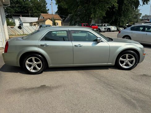 Used 2005 Chrysler 300 C w/ Protection Group II RWD image 9