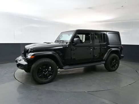 Used 2022 Jeep Wrangler Unlimited Sahara AWD/4WD image 2