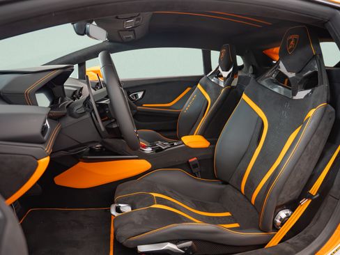Used 2023 Lamborghini Huracan Tecnica RWD image 9