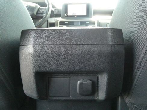Used 2024 Toyota Tacoma SR AWD/4WD image 20