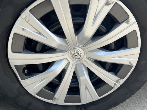 Used 2020 Toyota Camry LE FWD image 12