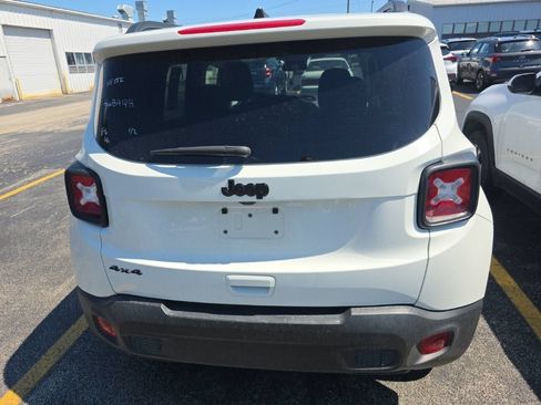 Used 2023 Jeep Renegade Latitude AWD/4WD image 3